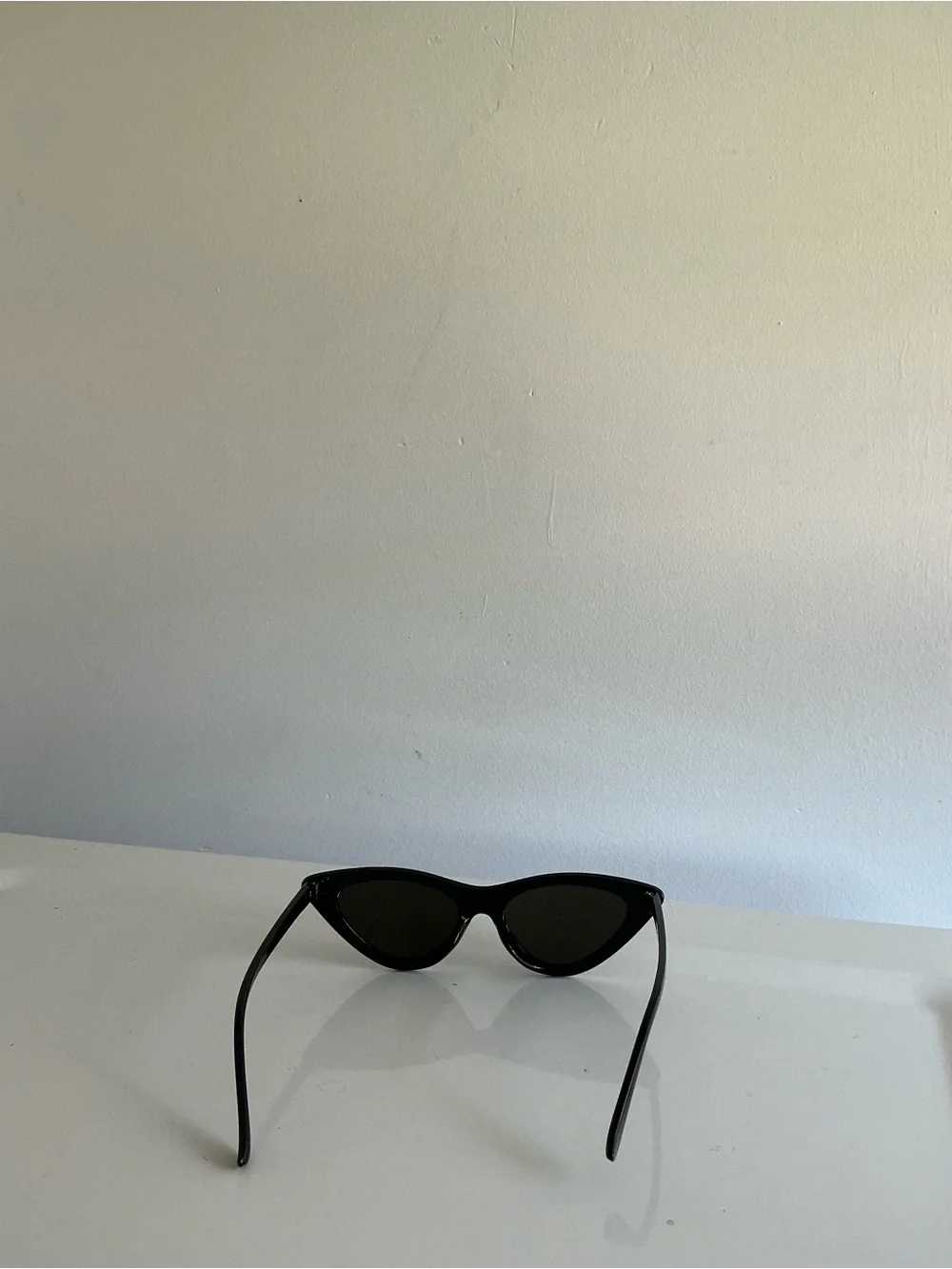 Women's Black Cat-Eye Sunglasses - Sleek Fashion Accessory